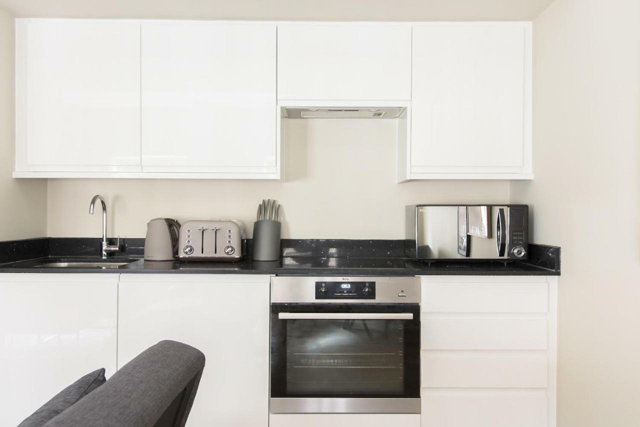 Апартаменты The Soho Loft - Elegant & Modern 1Bdr Лондон Экстерьер фото